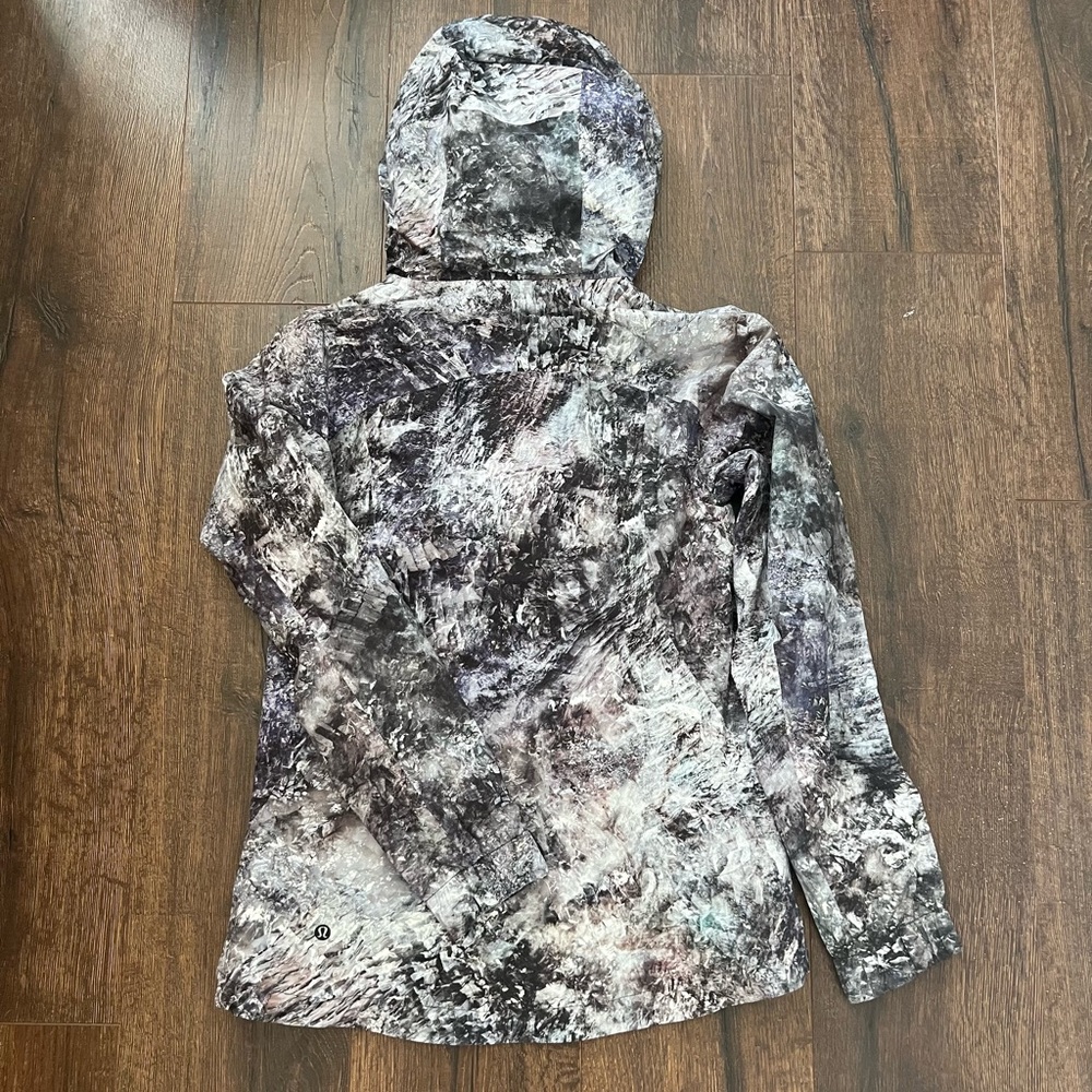 Lululemon rain jacket - Picture 10 of 10